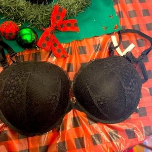 Victoria Secrets Very Sexy Push up bra. Never worn, brand new. Black size 38DD
